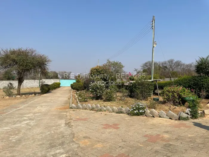3 Bedroom House for Sale in Kensington Byo, Bulawayo
