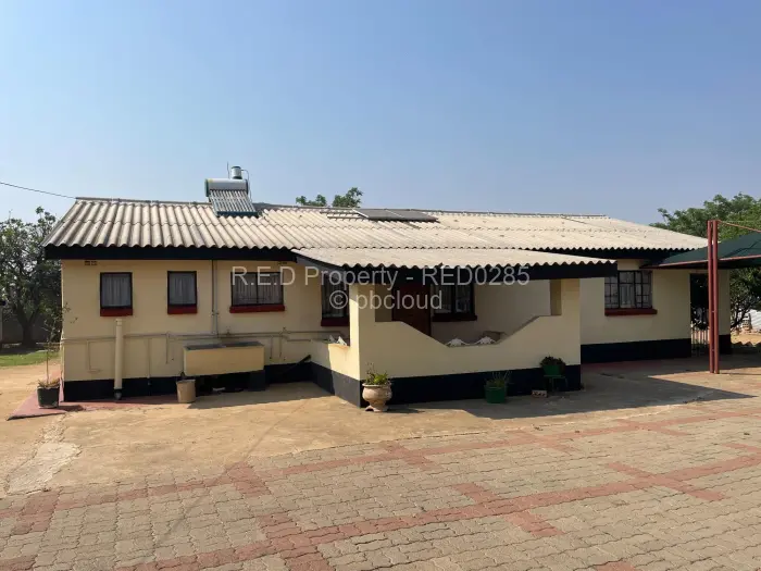 3 Bedroom House for Sale in Kensington Byo, Bulawayo