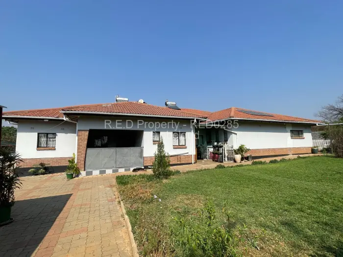 3 Bedroom House for Sale in Kensington Byo, Bulawayo
