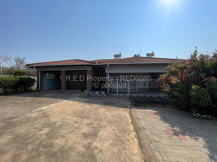 3 Bedroom House for Sale in Kensington Byo, Bulawayo