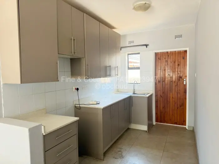 Townhouse/Cluster to Rent in Bluff Hill, Harare