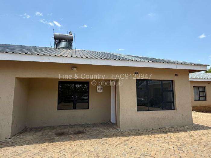 Townhouse/Cluster to Rent in Bluff Hill, Harare