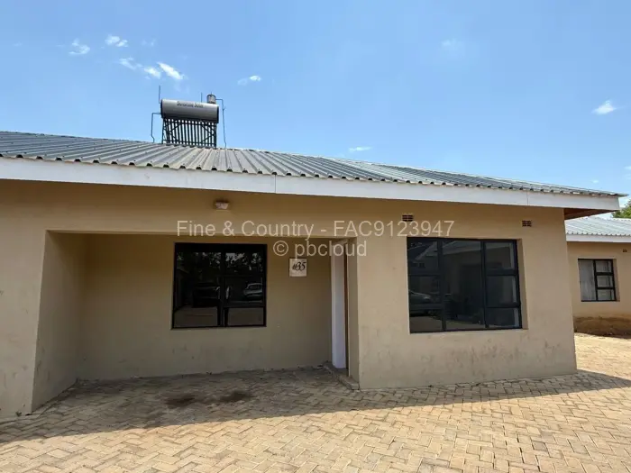 Townhouse/Cluster to Rent in Bluff Hill, Harare