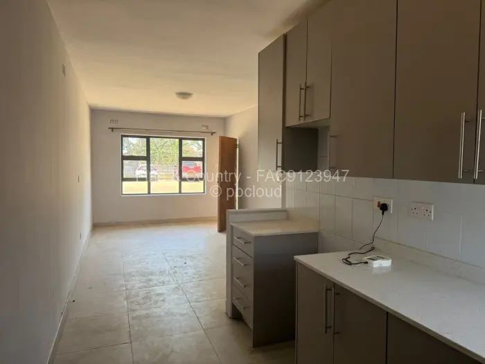 Townhouse/Cluster to Rent in Bluff Hill, Harare