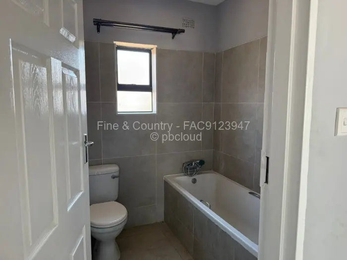 Townhouse/Cluster to Rent in Bluff Hill, Harare