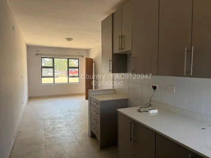 Townhouse/Cluster to Rent in Bluff Hill, Harare