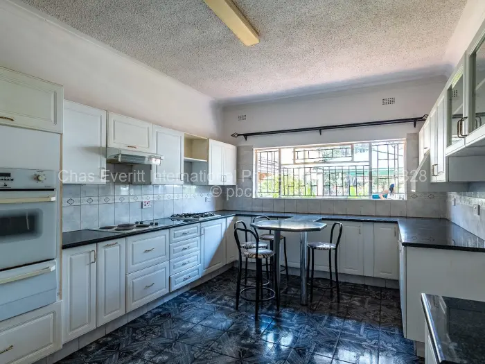 4 Bedroom House to Rent in Northwood