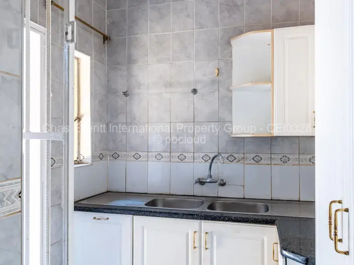 4 Bedroom House to Rent in Northwood