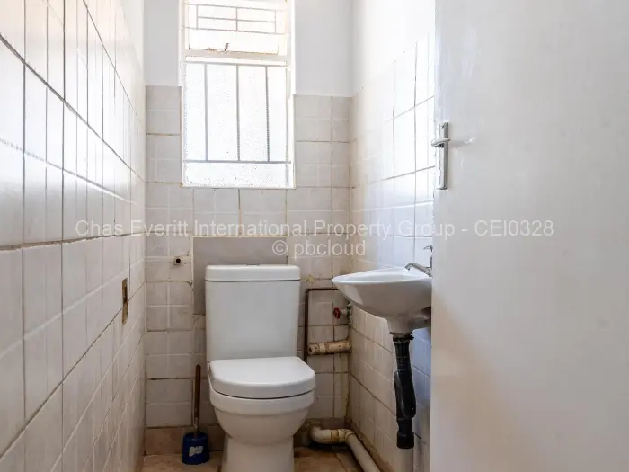 4 Bedroom House to Rent in Northwood