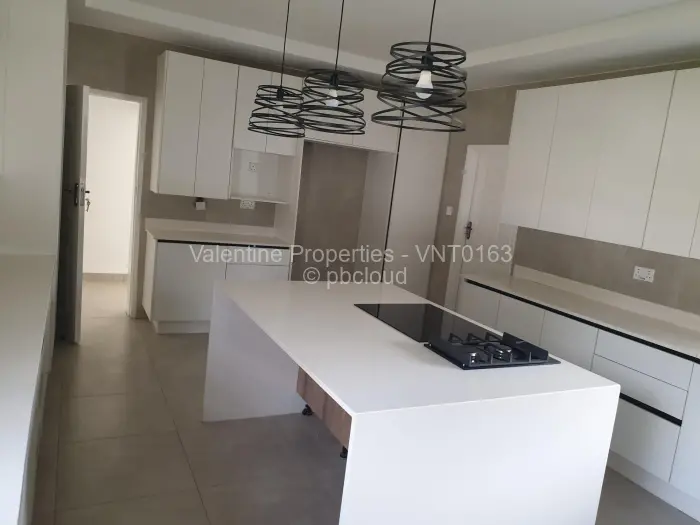 7 Bedroom House to Rent in Kambanji, Harare