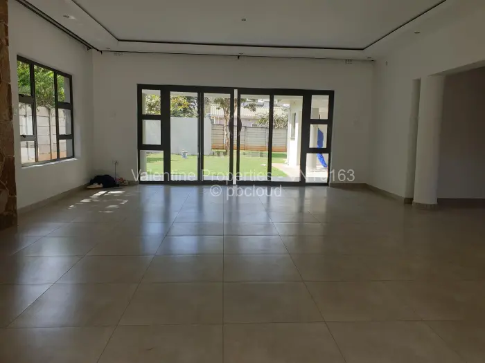 7 Bedroom House to Rent in Kambanji, Harare
