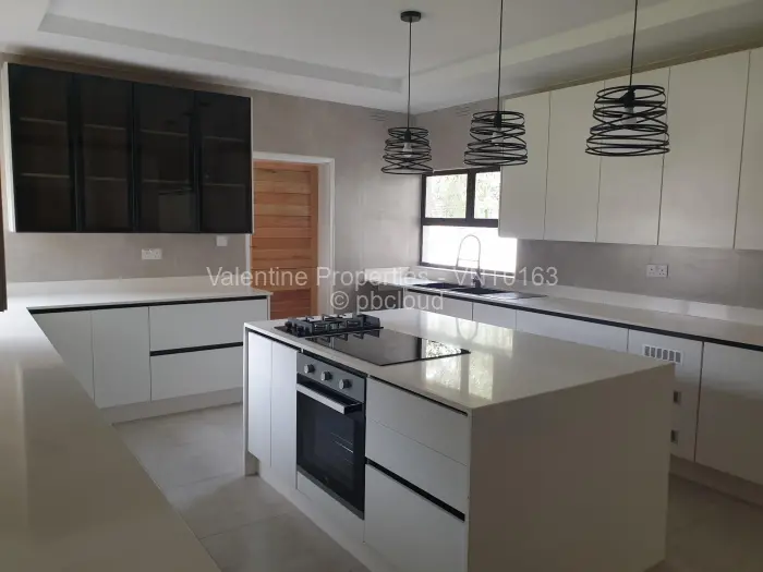 7 Bedroom House to Rent in Kambanji, Harare