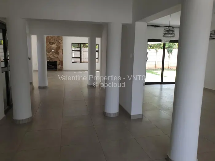 7 Bedroom House to Rent in Kambanji, Harare