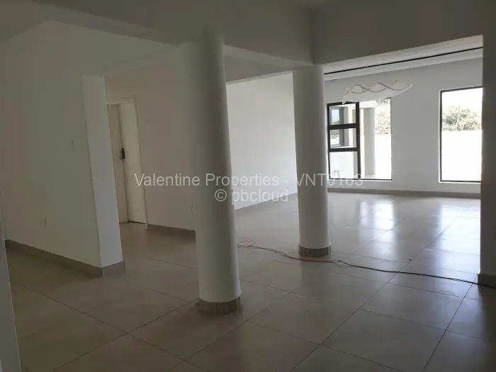 7 Bedroom House to Rent in Kambanji, Harare