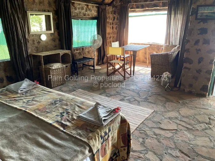 8 Bedroom House for Sale in Deka, Deka