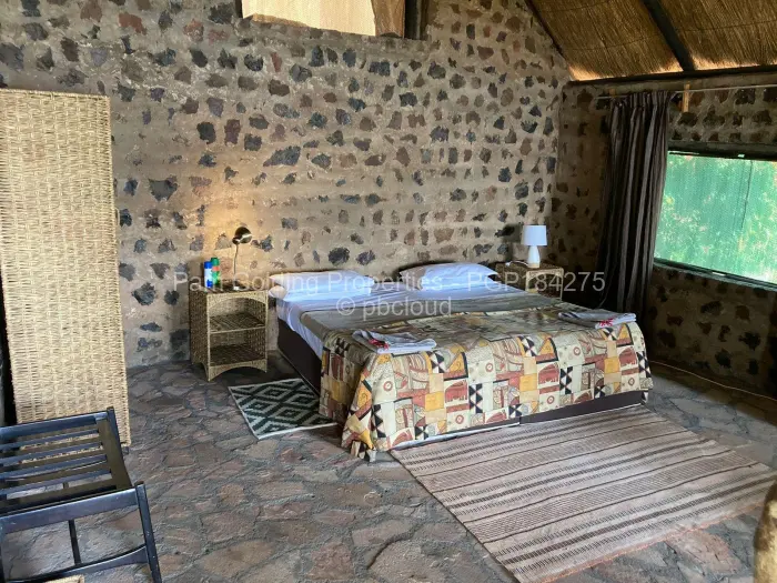 8 Bedroom House for Sale in Deka, Deka