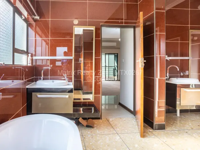 5 Bedroom House for Sale in Borrowdale, Harare