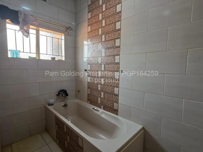 5 Bedroom House for Sale in Kingsdale, Bulawayo