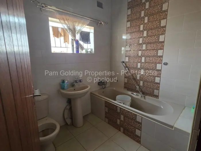 5 Bedroom House for Sale in Kingsdale, Bulawayo