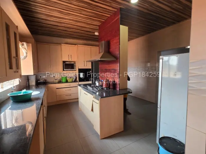 5 Bedroom House for Sale in Kingsdale, Bulawayo