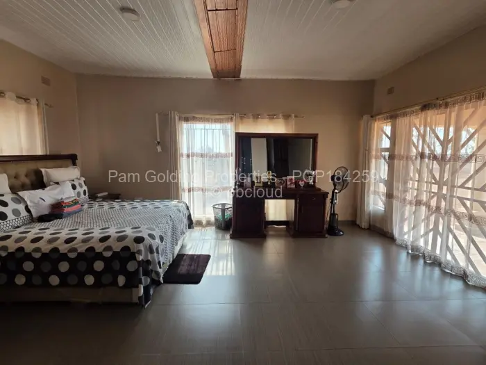 5 Bedroom House for Sale in Kingsdale, Bulawayo