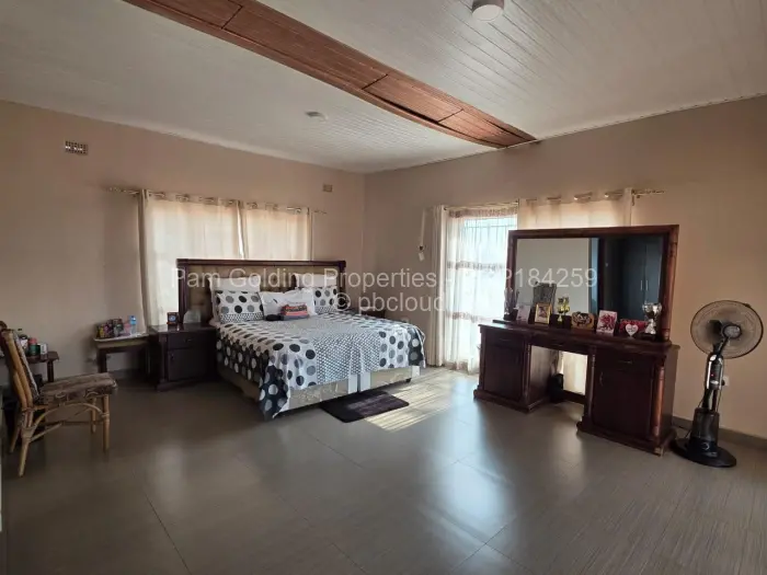5 Bedroom House for Sale in Kingsdale, Bulawayo
