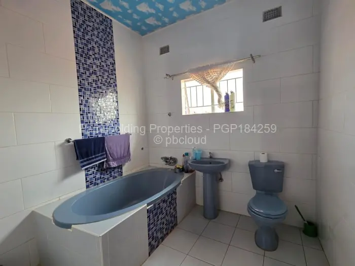 5 Bedroom House for Sale in Kingsdale, Bulawayo