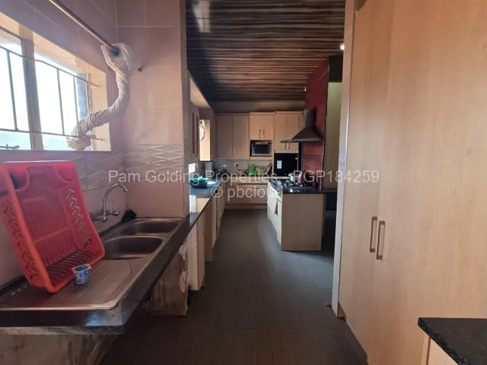 5 Bedroom House for Sale in Kingsdale, Bulawayo