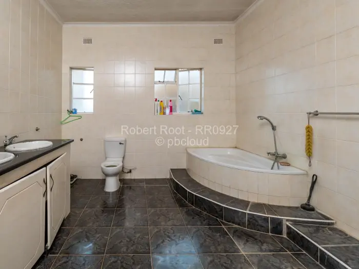 5 Bedroom House for Sale in Borrowdale, Harare