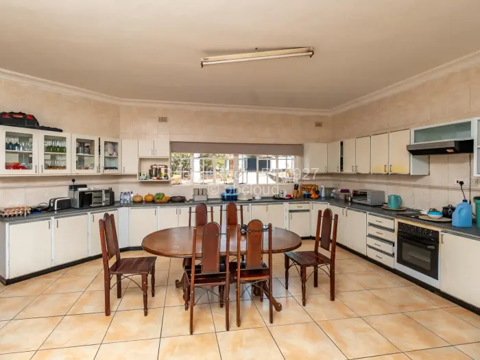 5 Bedroom House for Sale in Borrowdale, Harare
