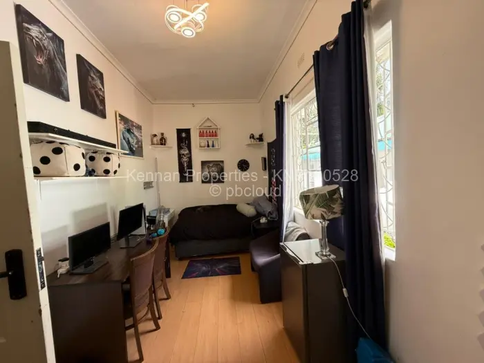 6 Bedroom House for Sale in Chisipite, Harare