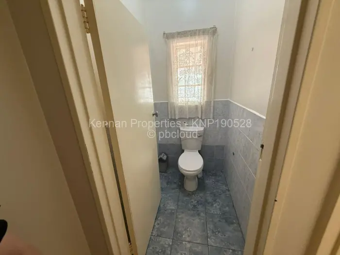 6 Bedroom House for Sale in Chisipite, Harare