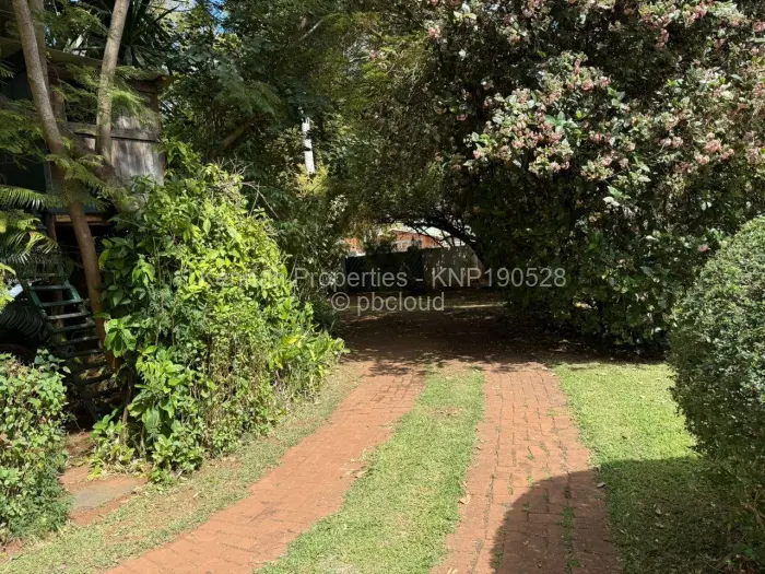 6 Bedroom House for Sale in Chisipite, Harare