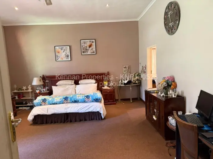 6 Bedroom House for Sale in Chisipite, Harare