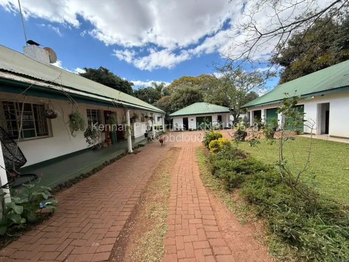 6 Bedroom House for Sale in Chisipite, Harare