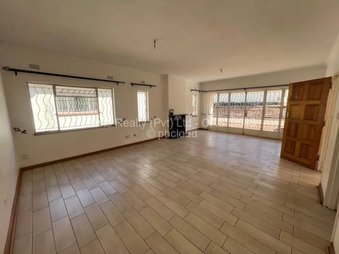 Townhouse/Complex/Cluster for Sale in Kamfinsa, Harare
