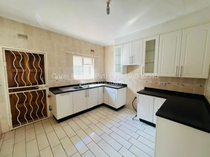 Townhouse/Complex/Cluster for Sale in Kamfinsa, Harare