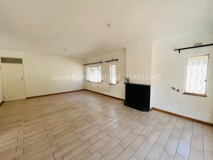 Townhouse/Complex/Cluster for Sale in Kamfinsa, Harare