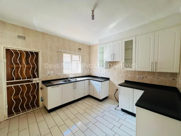 Townhouse/Complex/Cluster for Sale in Kamfinsa, Harare