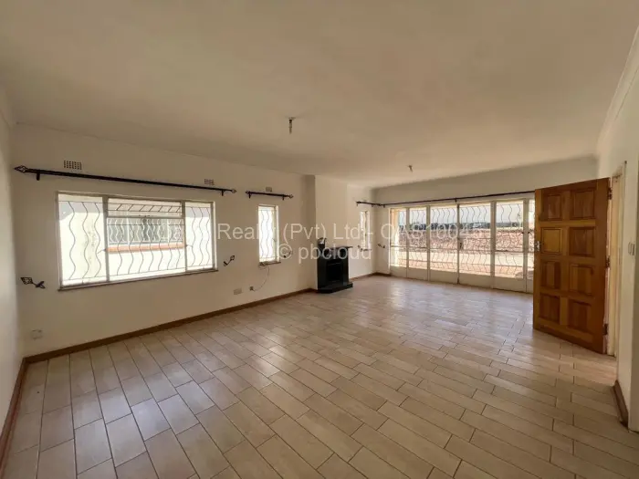 Townhouse/Complex/Cluster for Sale in Kamfinsa, Harare