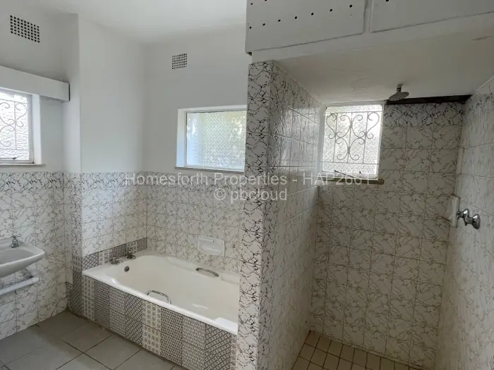 Flat/Apartment to Rent in Hillside