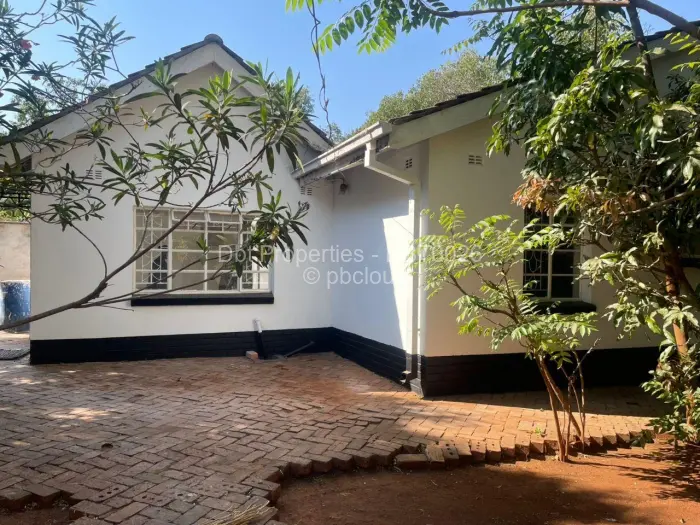 3 Bedroom Cottage/Garden Flat to Rent in Highlands, Harare