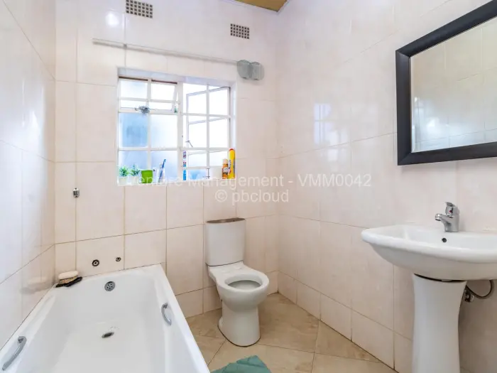 Townhouse/Complex/Cluster to Rent in Prospect, Harare