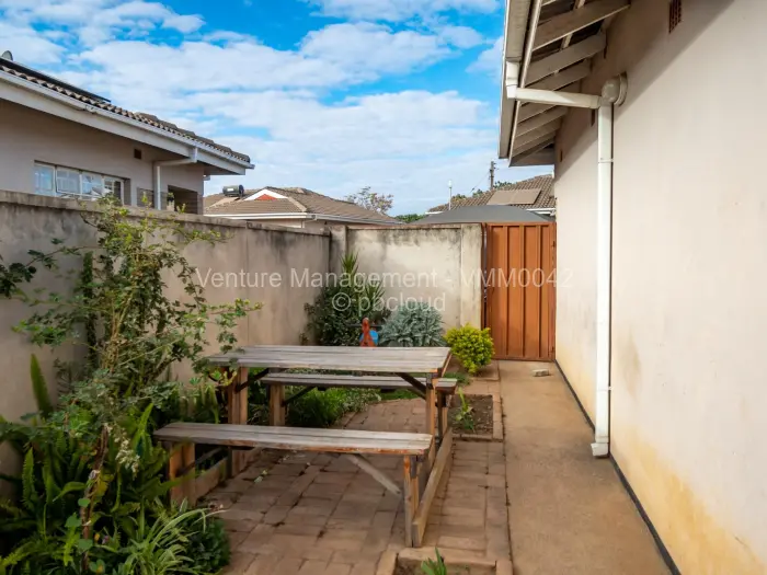 Townhouse/Complex/Cluster to Rent in Prospect, Harare