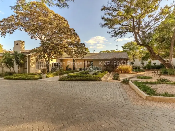 6 Bedroom House for Sale in Borrowdale, Harare