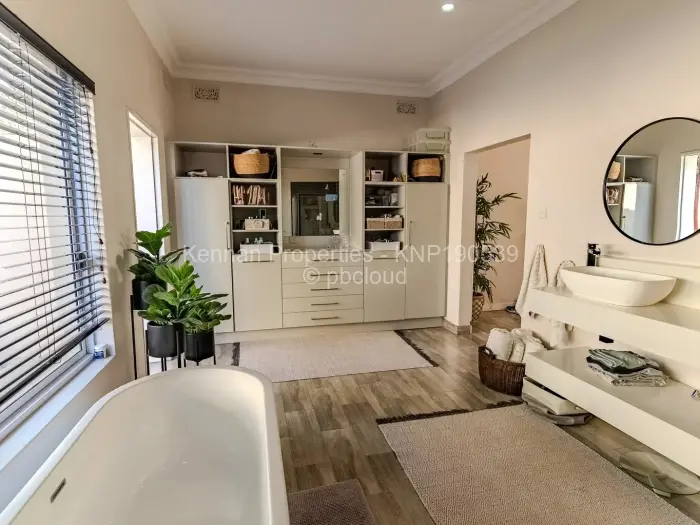 6 Bedroom House for Sale in Borrowdale, Harare