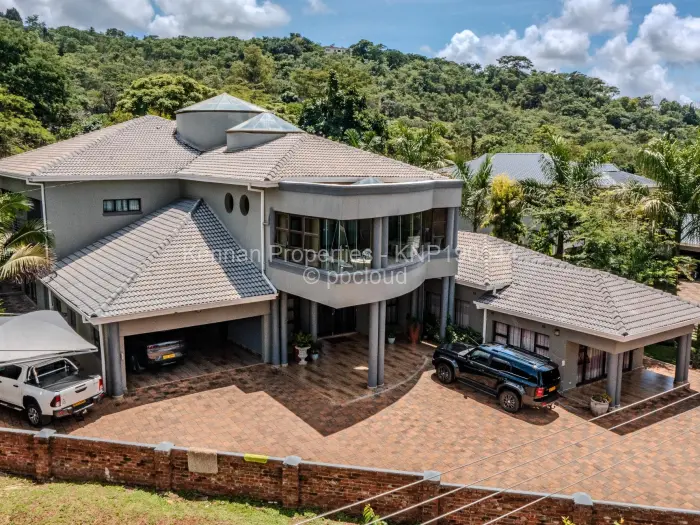 7 Bedroom House for Sale in Helensvale, Harare