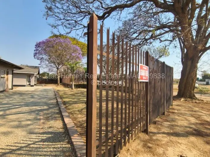 Commercial Property to Rent in Eastlea, Harare