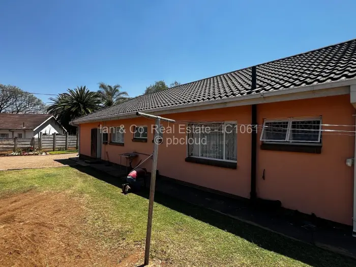 3 Bedroom House for Sale in Ilanda, Bulawayo