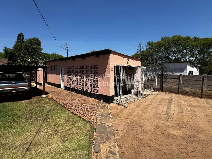 3 Bedroom House for Sale in Ilanda, Bulawayo